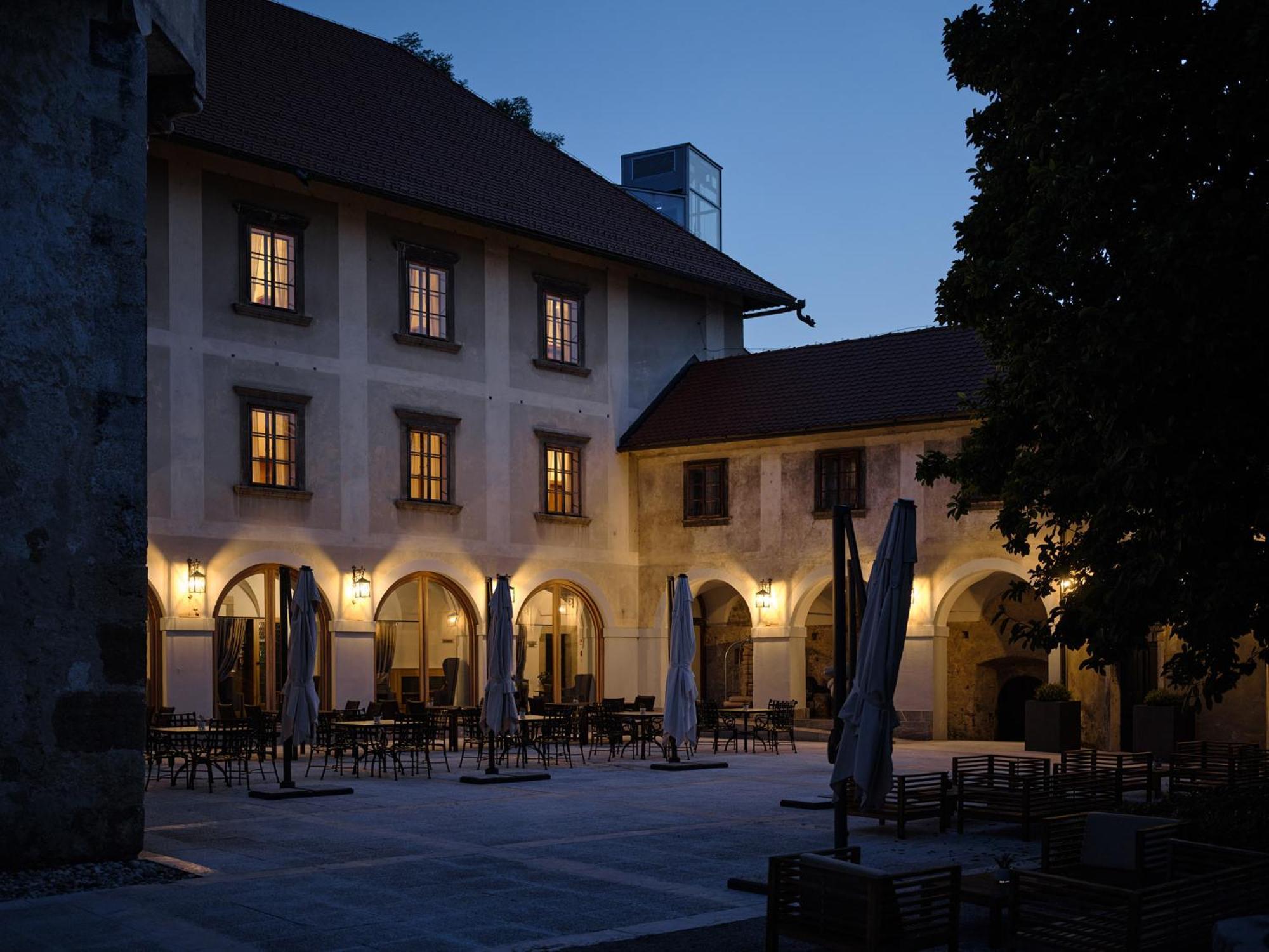 Hotel Grad Otocec - Relais Chateaux Екстериор снимка