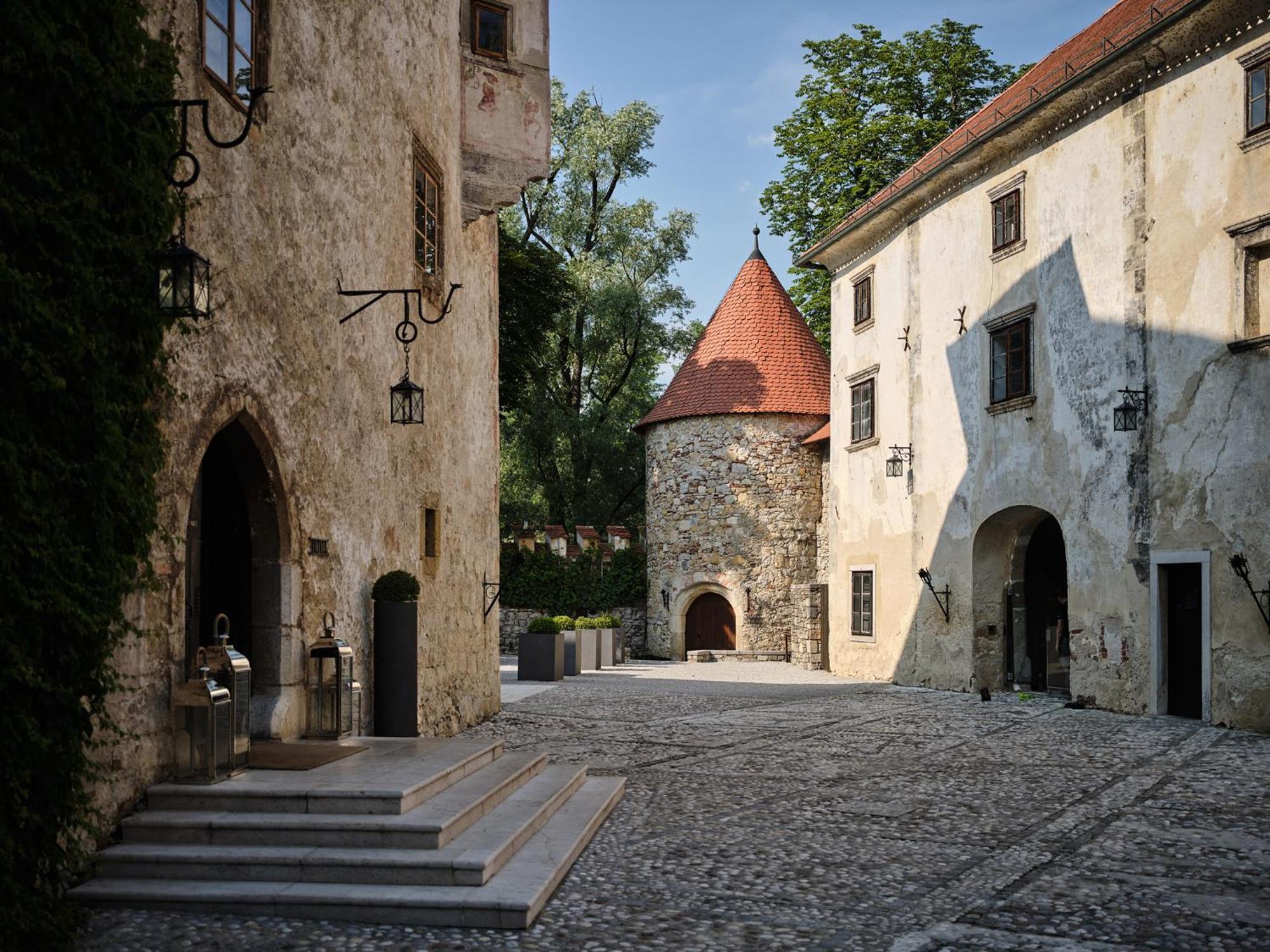 Hotel Grad Otocec - Relais Chateaux Екстериор снимка